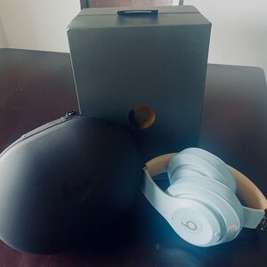 Beats Skyline Crystal Blue